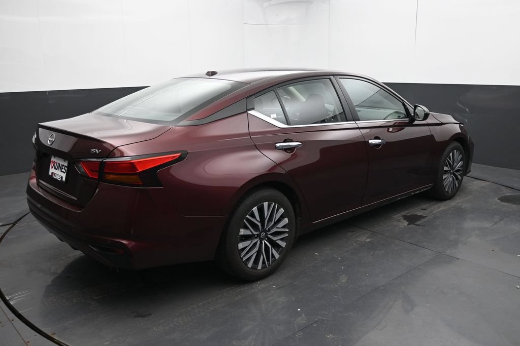 Used 2024 Nissan Altima 2.5 SV FWD image 12