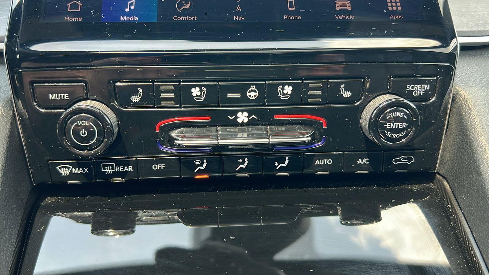 Used 2024 Jeep Grand Cherokee Limited 4xe w/ Luxury Tech Group II image 28