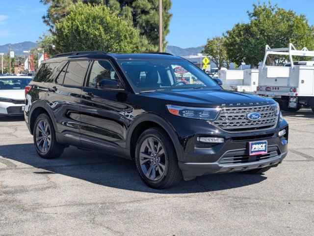Certified 2023 Ford Explorer XLT w/ Equipment Group 202A AWD/4WD image 3