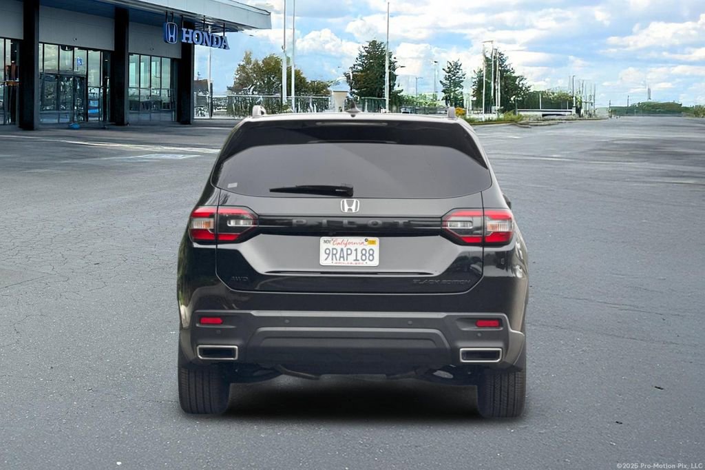 Certified 2025 Honda Pilot Black Edition image 7