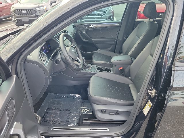 Certified 2022 Volkswagen Tiguan SE R-Line FWD image 18