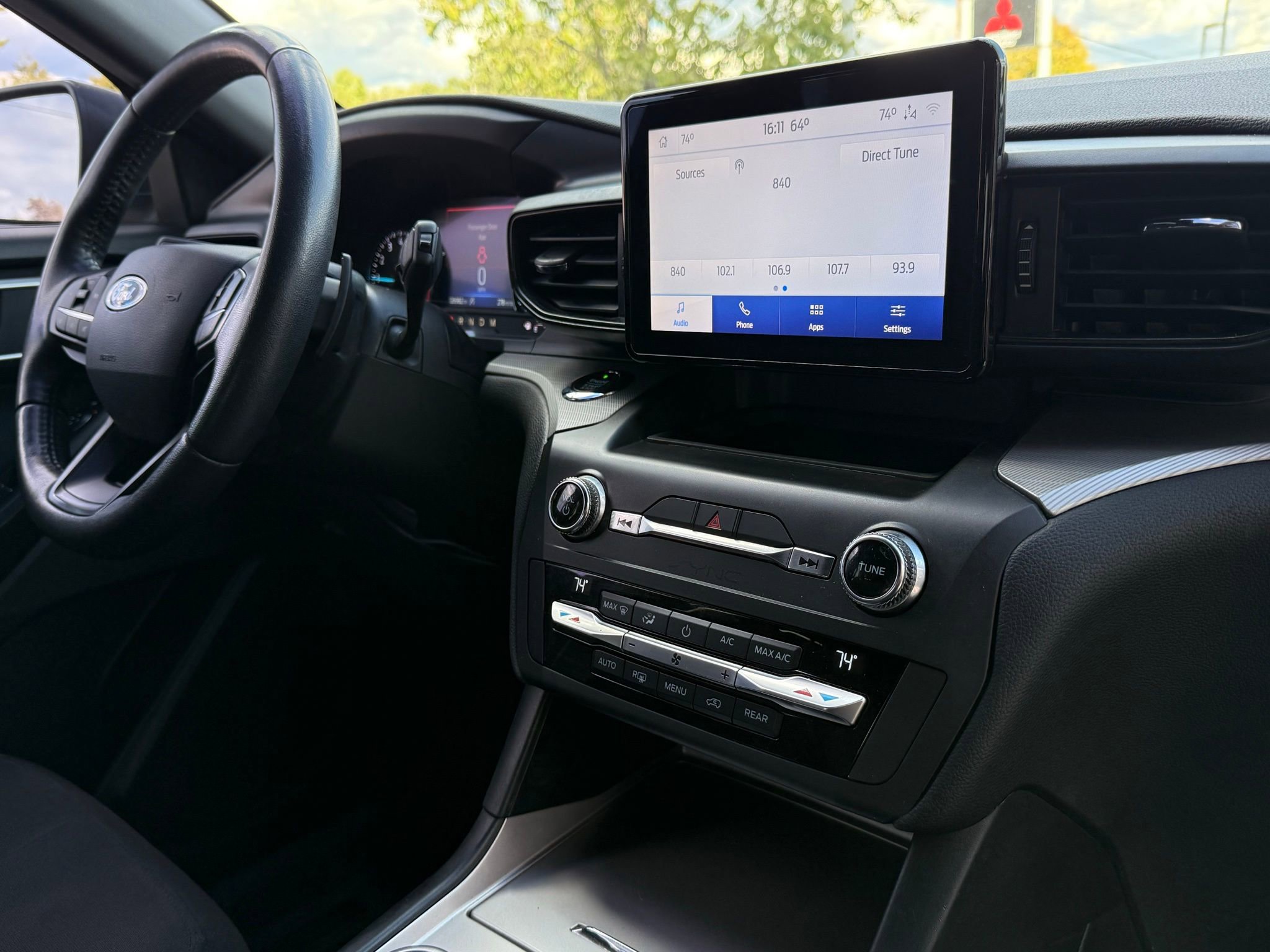 Used 2020 Ford Explorer XLT image 16