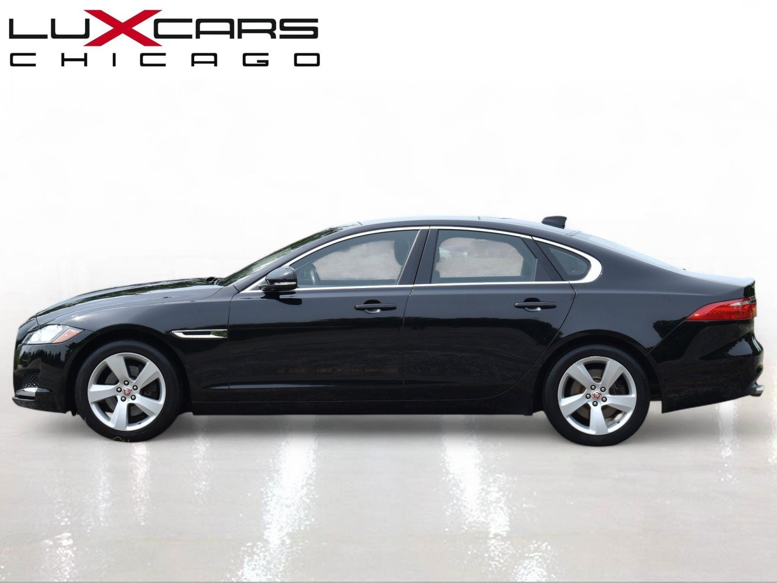 Used 2018 Jaguar XF AWD image 4
