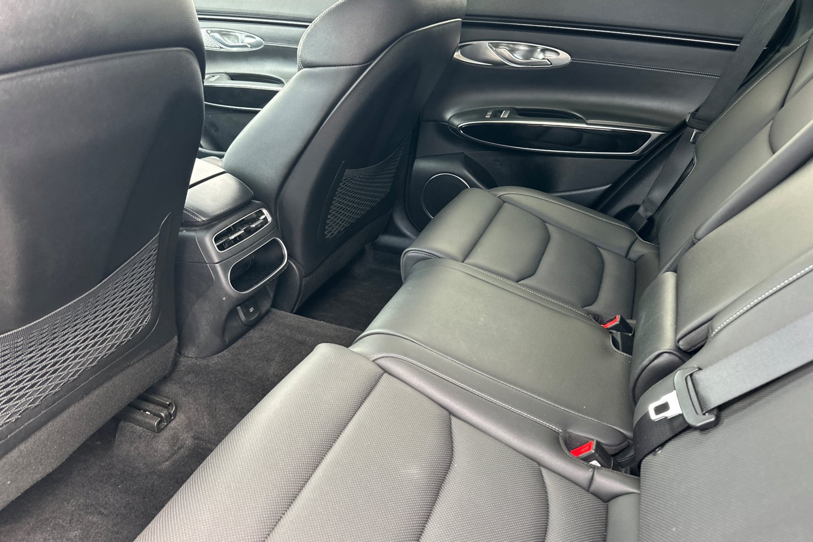 Used 2023 Genesis GV70 2.5T AWD/4WD image 12