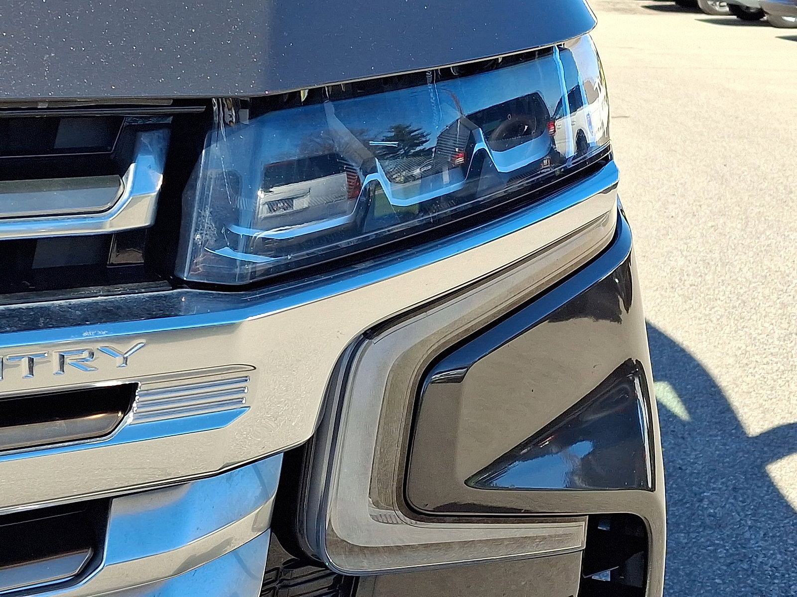 Used 2021 Chevrolet Tahoe High Country w/ Premium Package AWD/4WD image 28