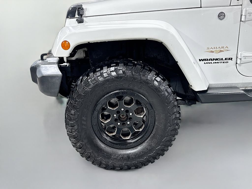 Used 2015 Jeep Wrangler Unlimited Sahara w/ Connectivity Group image 11