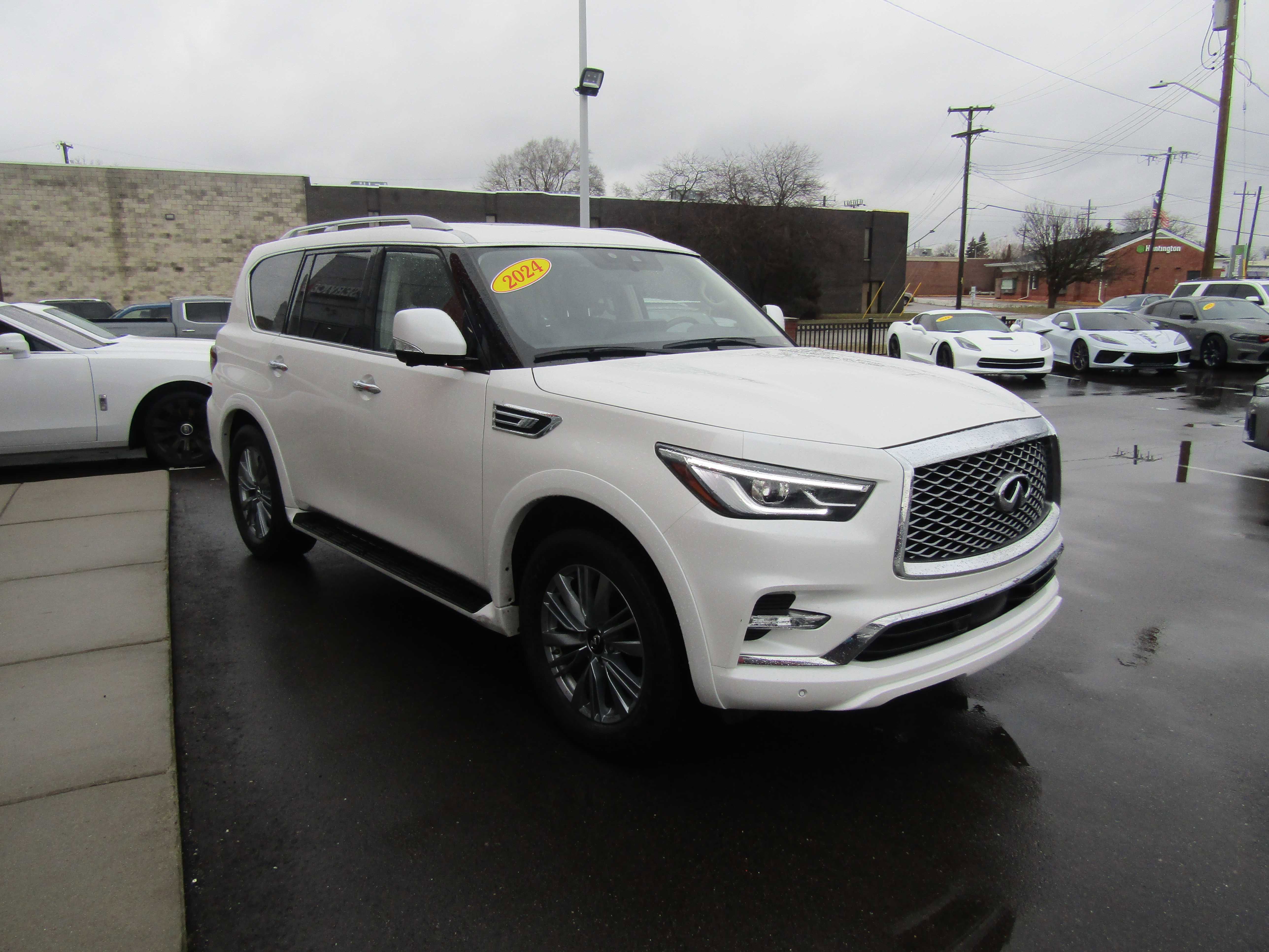 Used 2024 INFINITI QX80 Luxe image 4