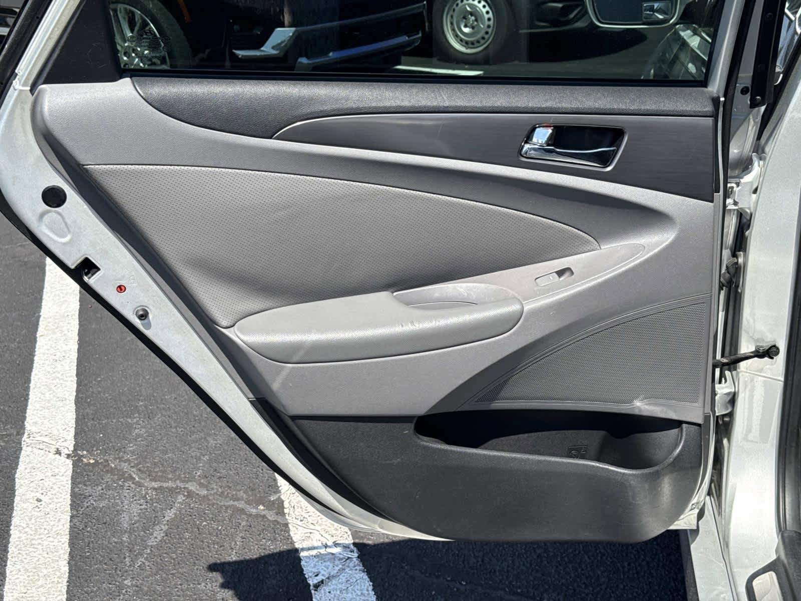 Used 2014 Hyundai Sonata Limited w/ Panoramic Sunroof Package 02 FWD image 11