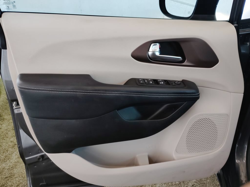 Used 2023 Chrysler Voyager LX FWD image 25