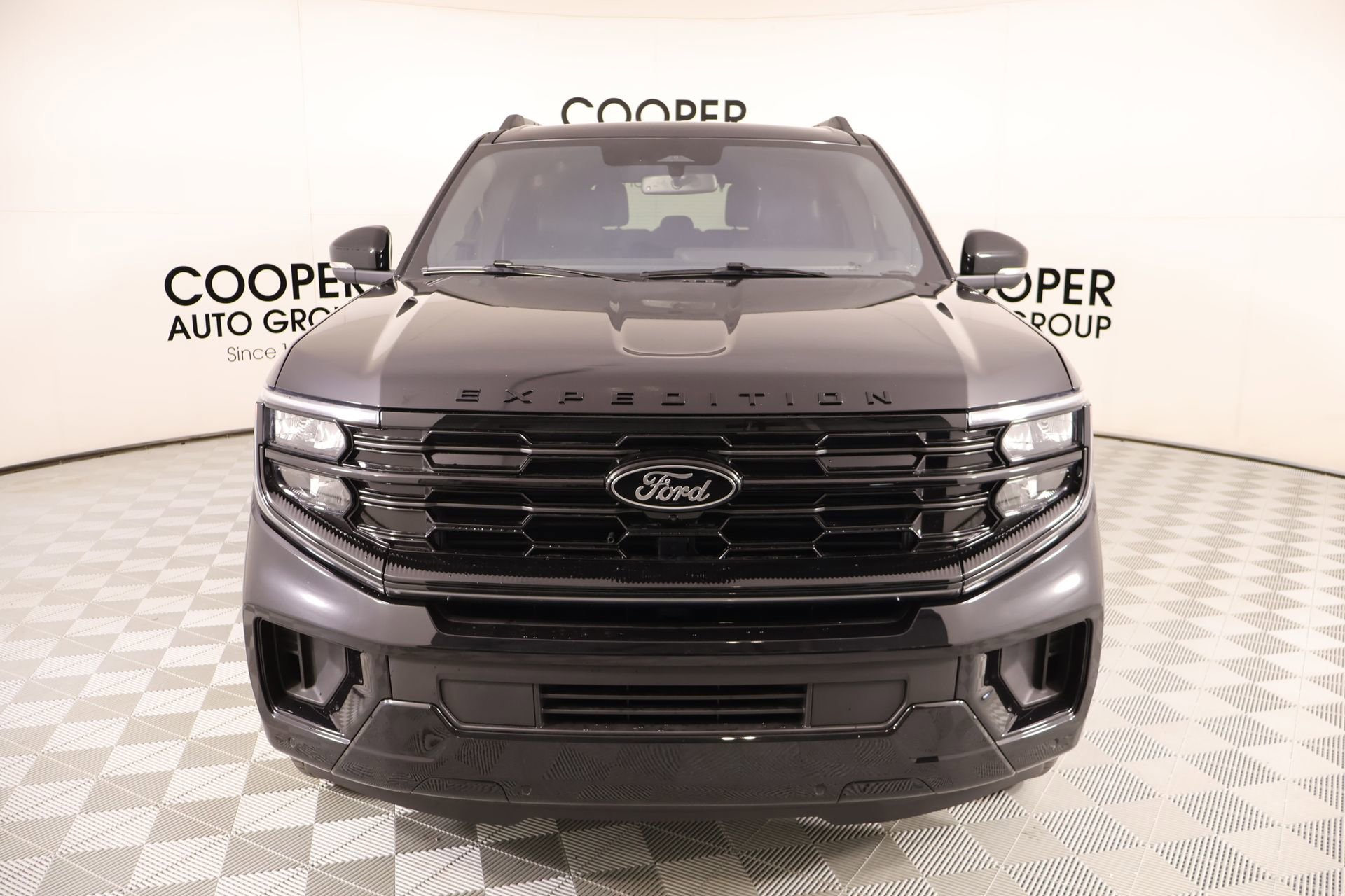 Used 2025 Ford Expedition Platinum w/ Stealth Performance Package AWD/4WD image 10