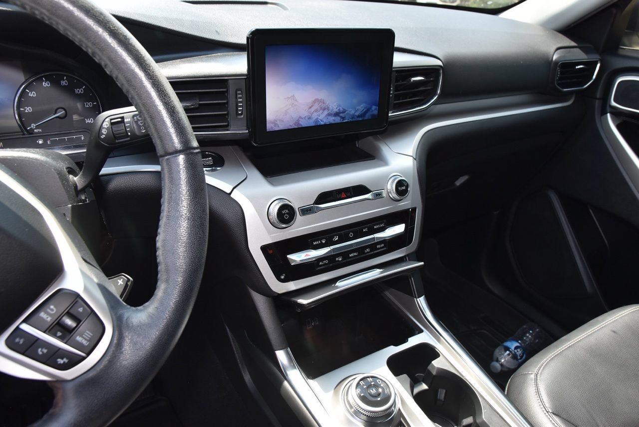 Used 2020 Ford Explorer XLT w/ Equipment Group 202A RWD image 8