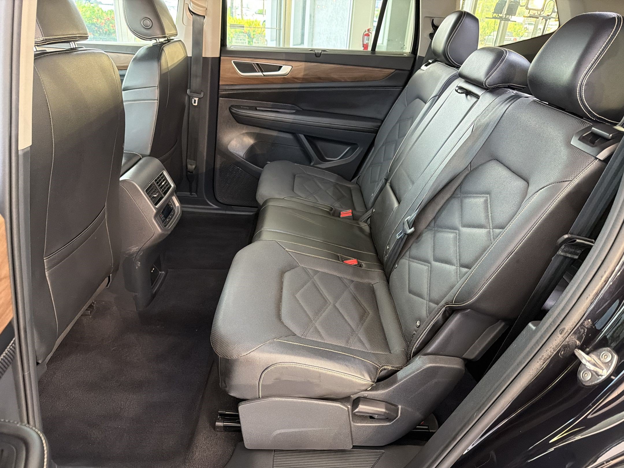 Used 2024 Volkswagen Atlas SE FWD image 24