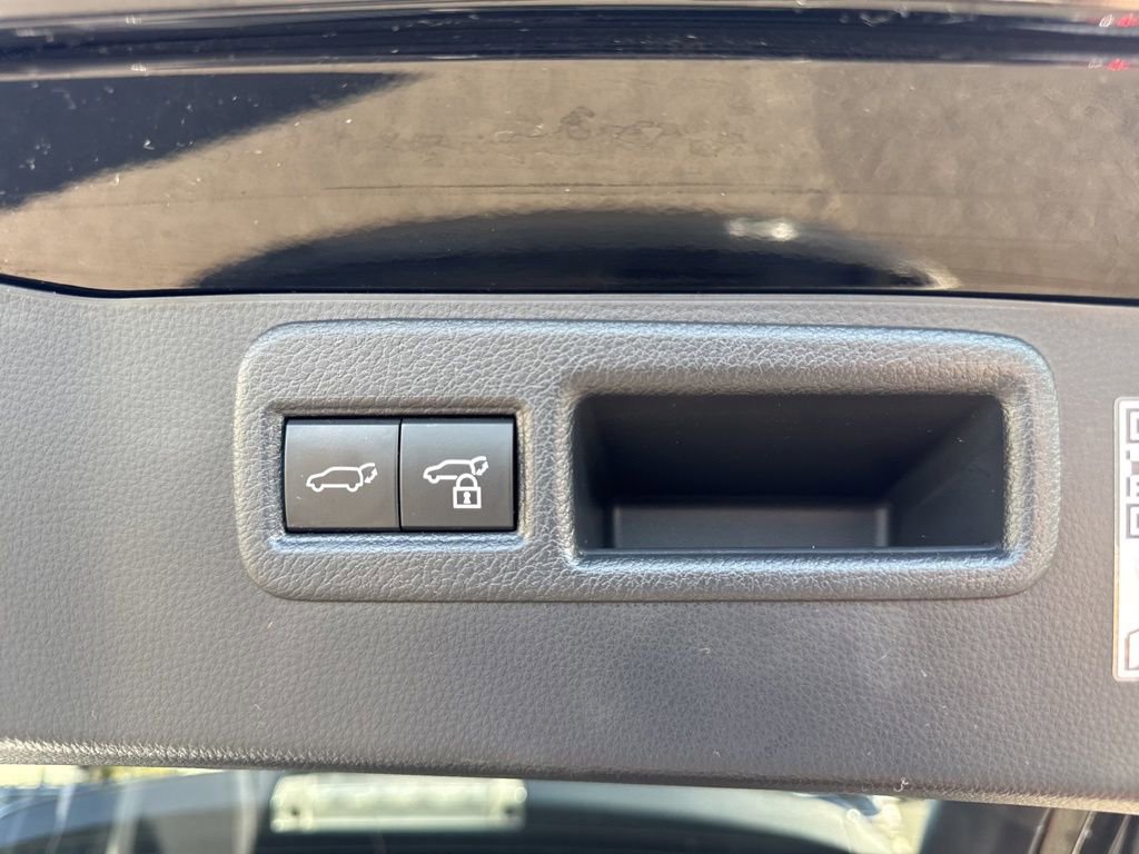 Used 2021 Toyota Venza LE image 19