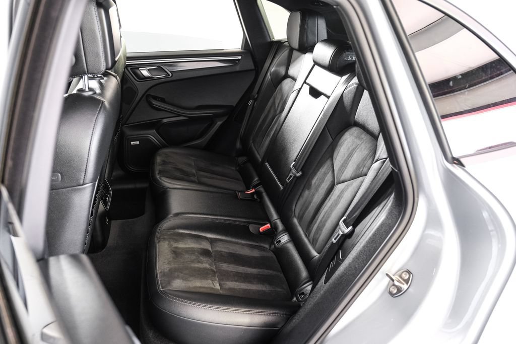 Used 2019 Porsche Macan w/ Premium Package AWD/4WD image 46