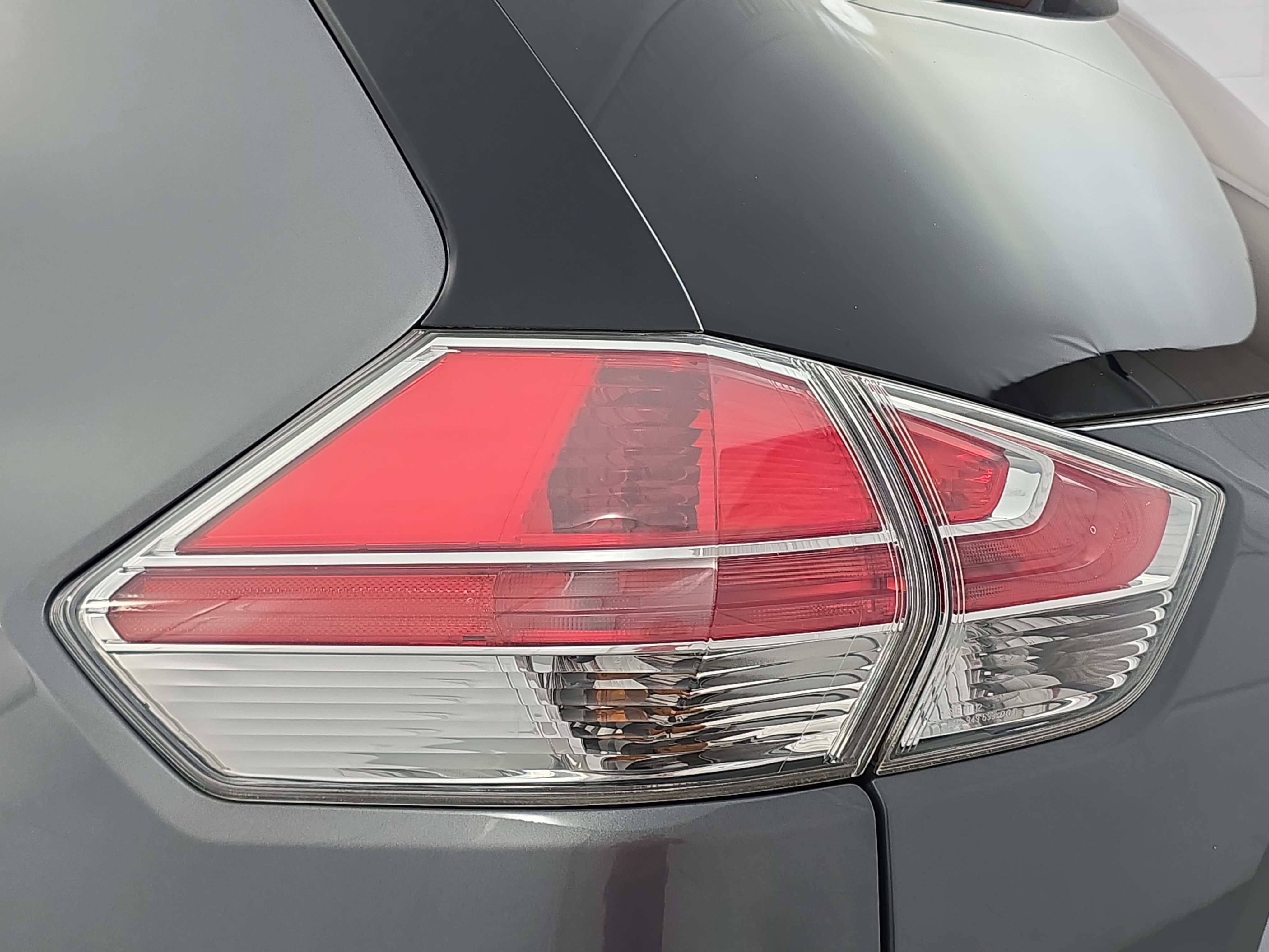 Used 2014 Nissan Rogue SV AWD/4WD image 32
