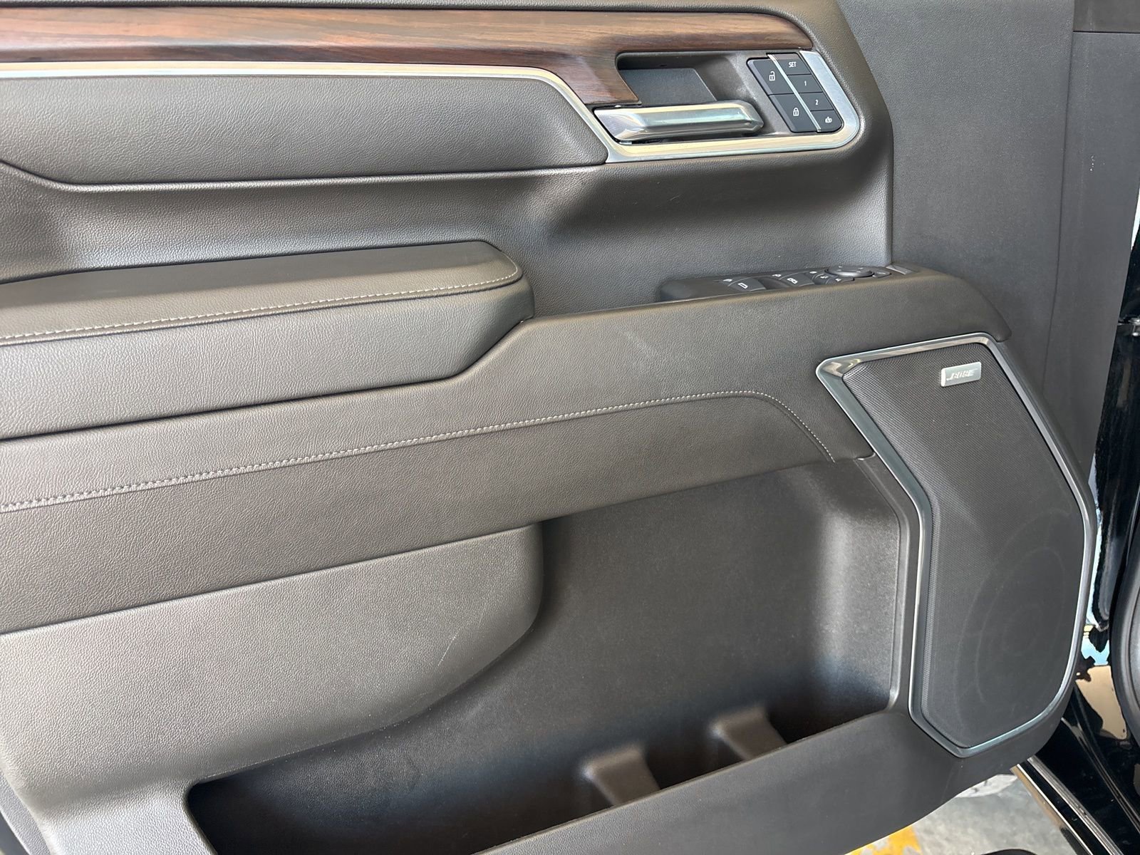 Used 2024 GMC Sierra 2500 SLT w/ SLT Premium Package image 10