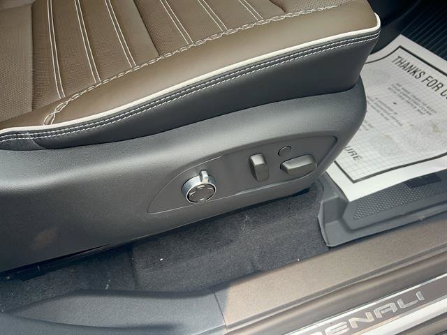 New 2026 GMC Acadia Denali Ultimate w/ LPO, Floor Liner Package AWD/4WD image 13