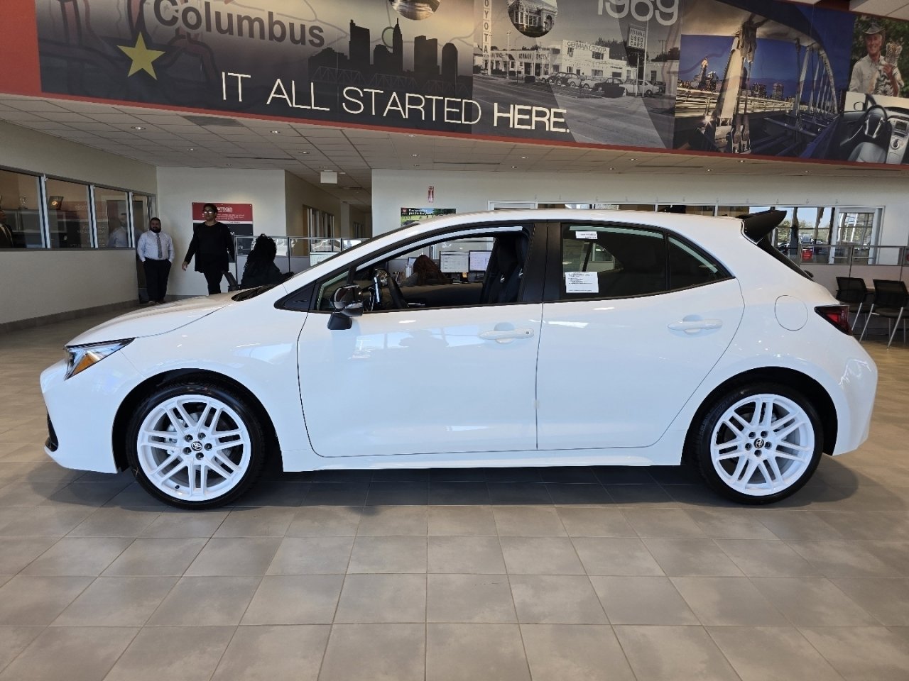 New 2026 Toyota Corolla SE FWD image 6