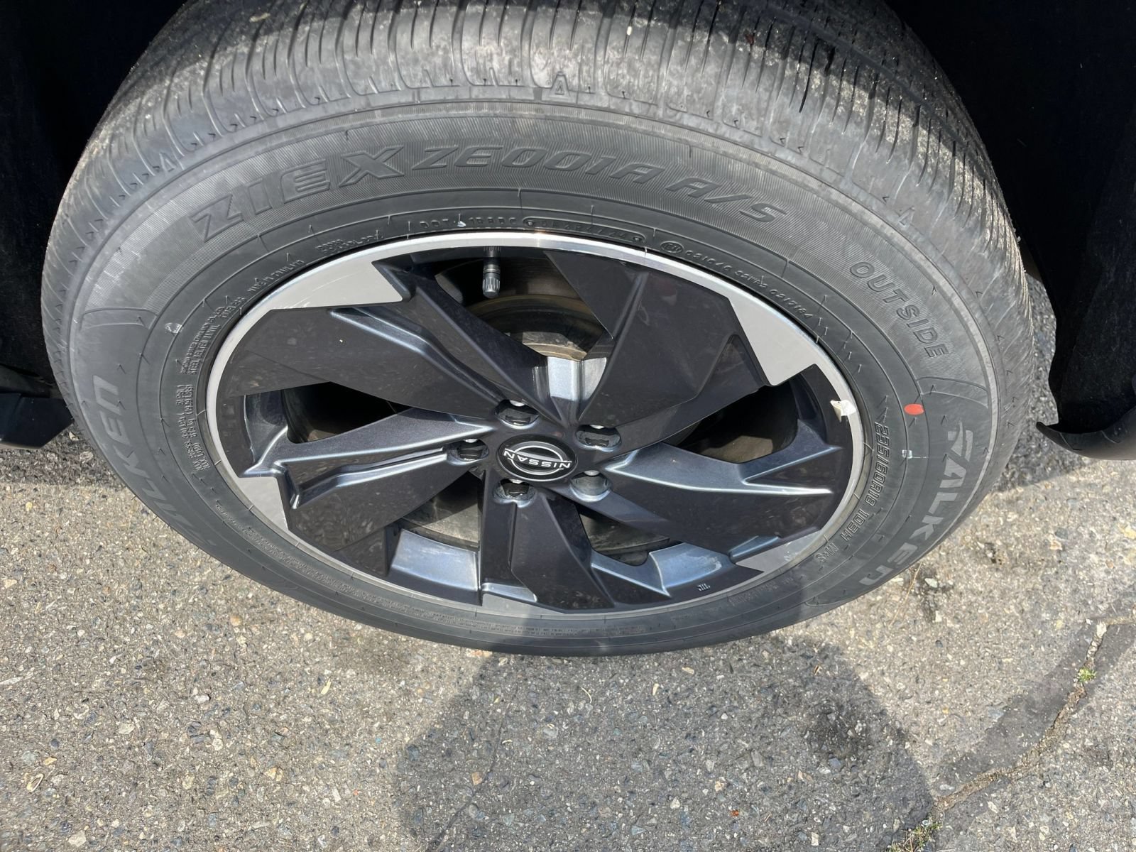 Used 2025 Nissan Rogue SV FWD image 32