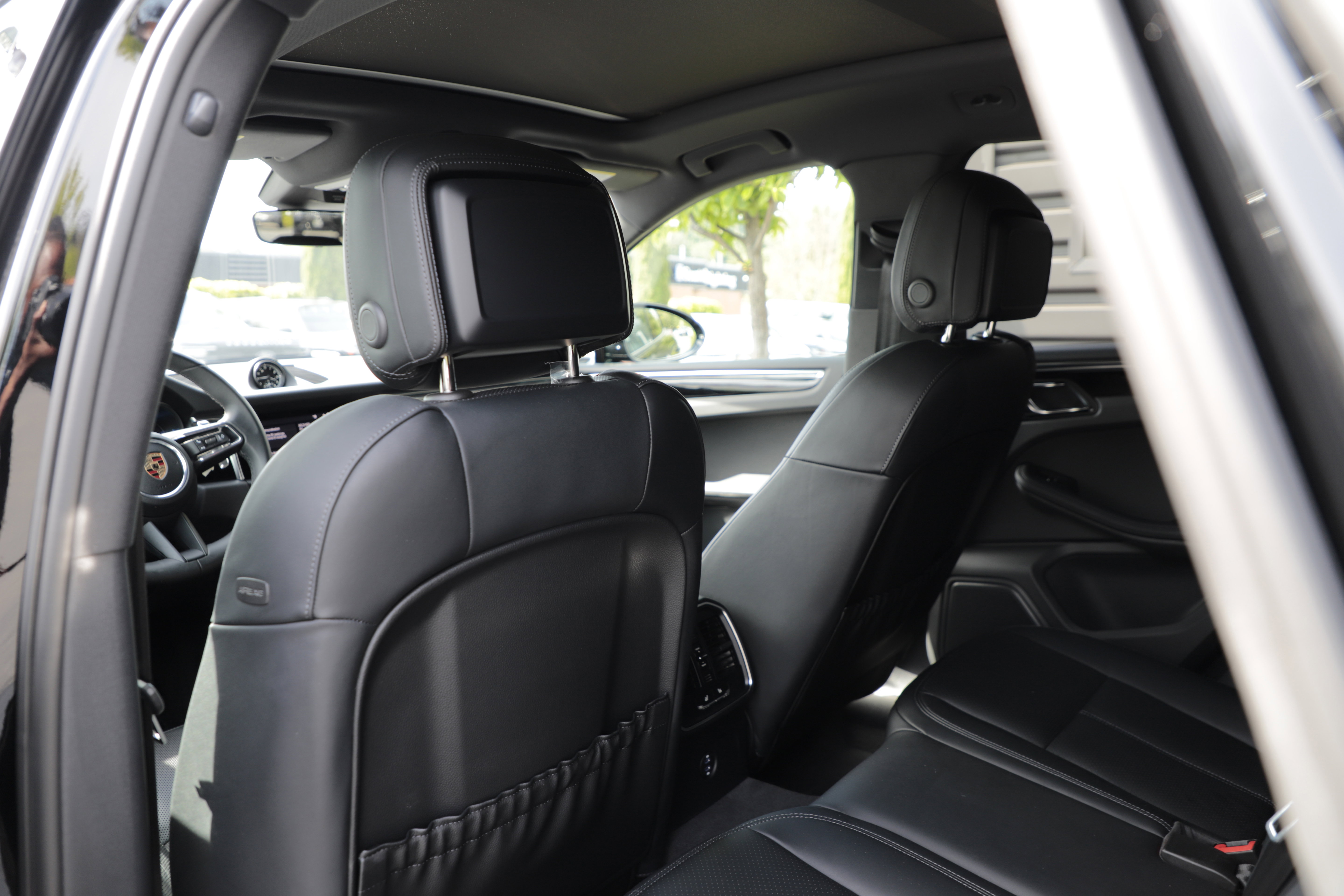 Used 2025 Porsche Macan AWD/4WD image 16