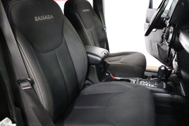 Used 2017 Jeep Wrangler Unlimited Sahara w/ Connectivity Group AWD/4WD image 48