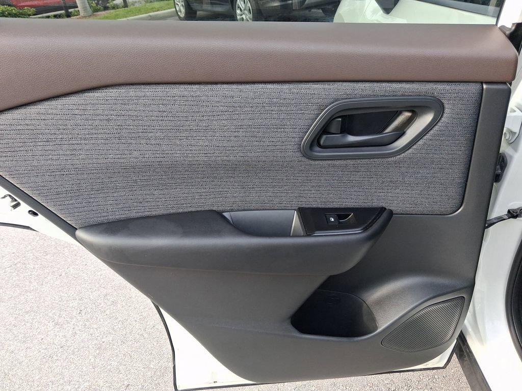 Certified 2023 Nissan Rogue S image 10