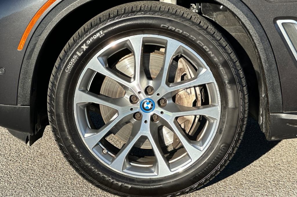 Used 2022 BMW X5 xDrive45e w/ Parking Assistance Package image 32
