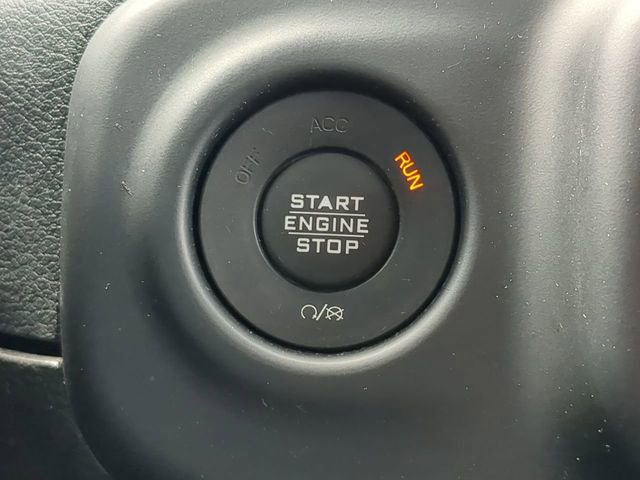 Used 2018 Jeep Wrangler Unlimited Sahara AWD/4WD image 33