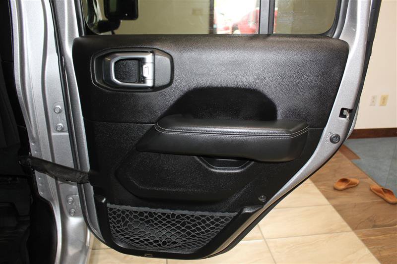 Used 2019 Jeep Wrangler Unlimited Sahara AWD/4WD image 33