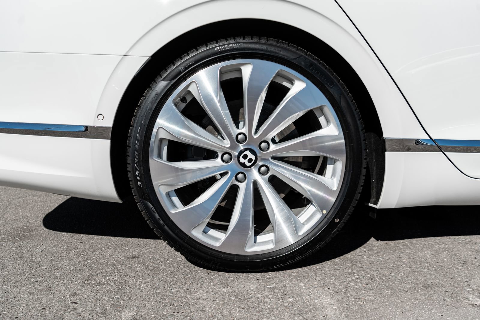 New 2026 Bentley Flying Spur Plug-In Hybrid image 16