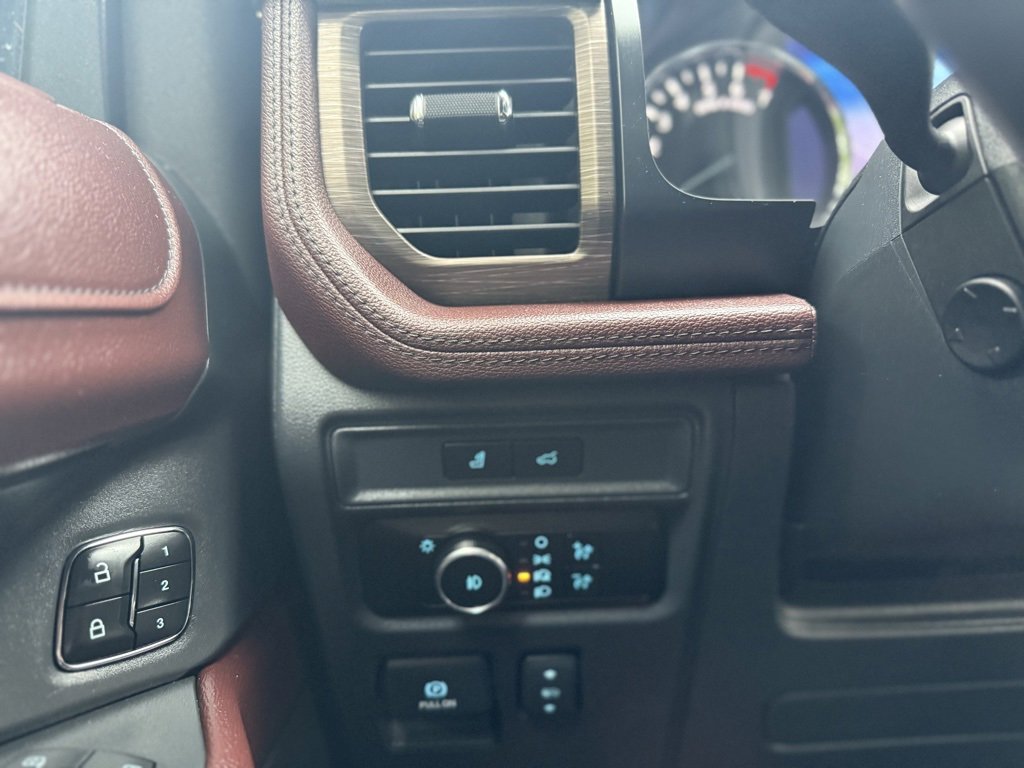 Used 2023 Ford Expedition Limited image 31