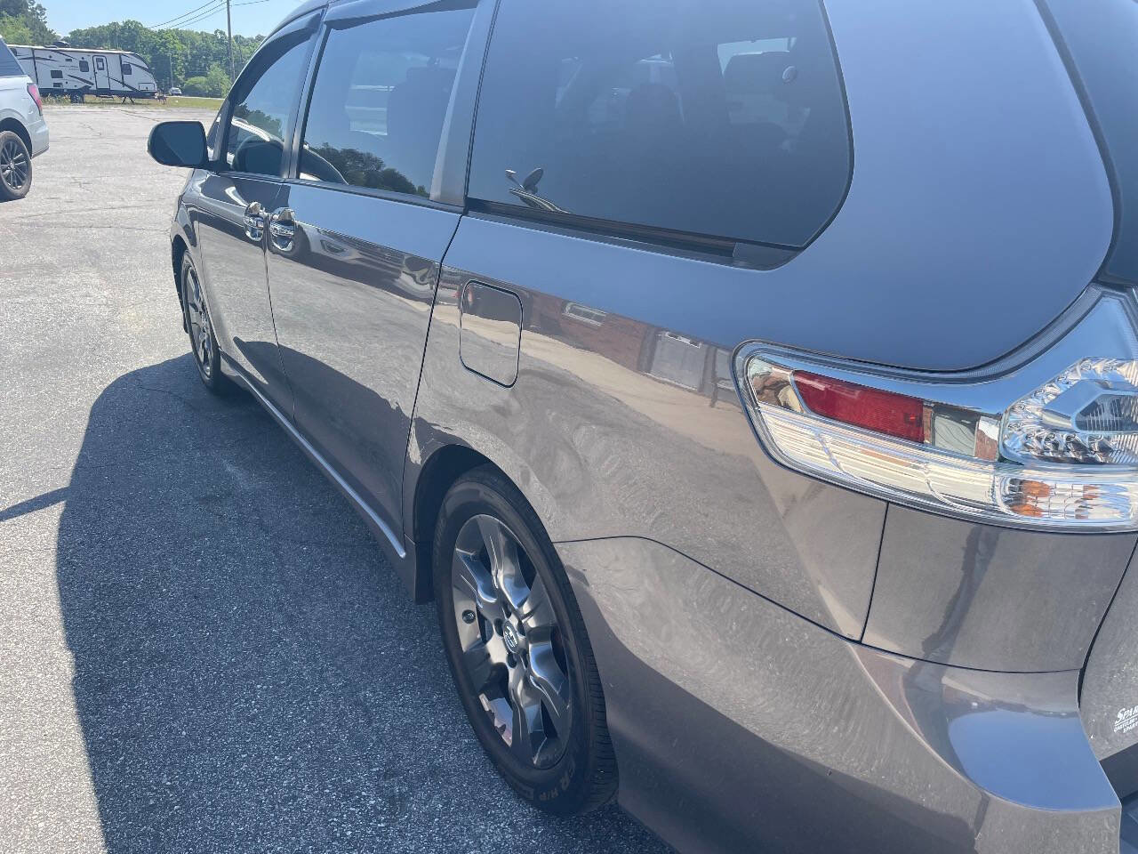 Used 2016 Toyota Sienna SE Premium FWD image 7