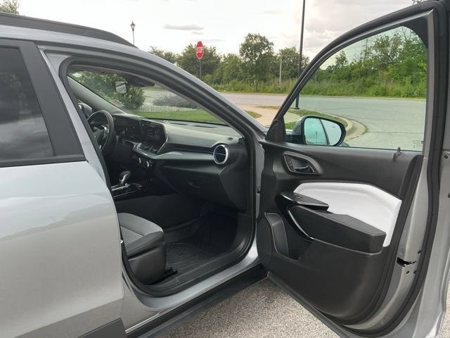 Used 2025 Chevrolet Trax LT w/ Driver Confidence Package FWD image 17