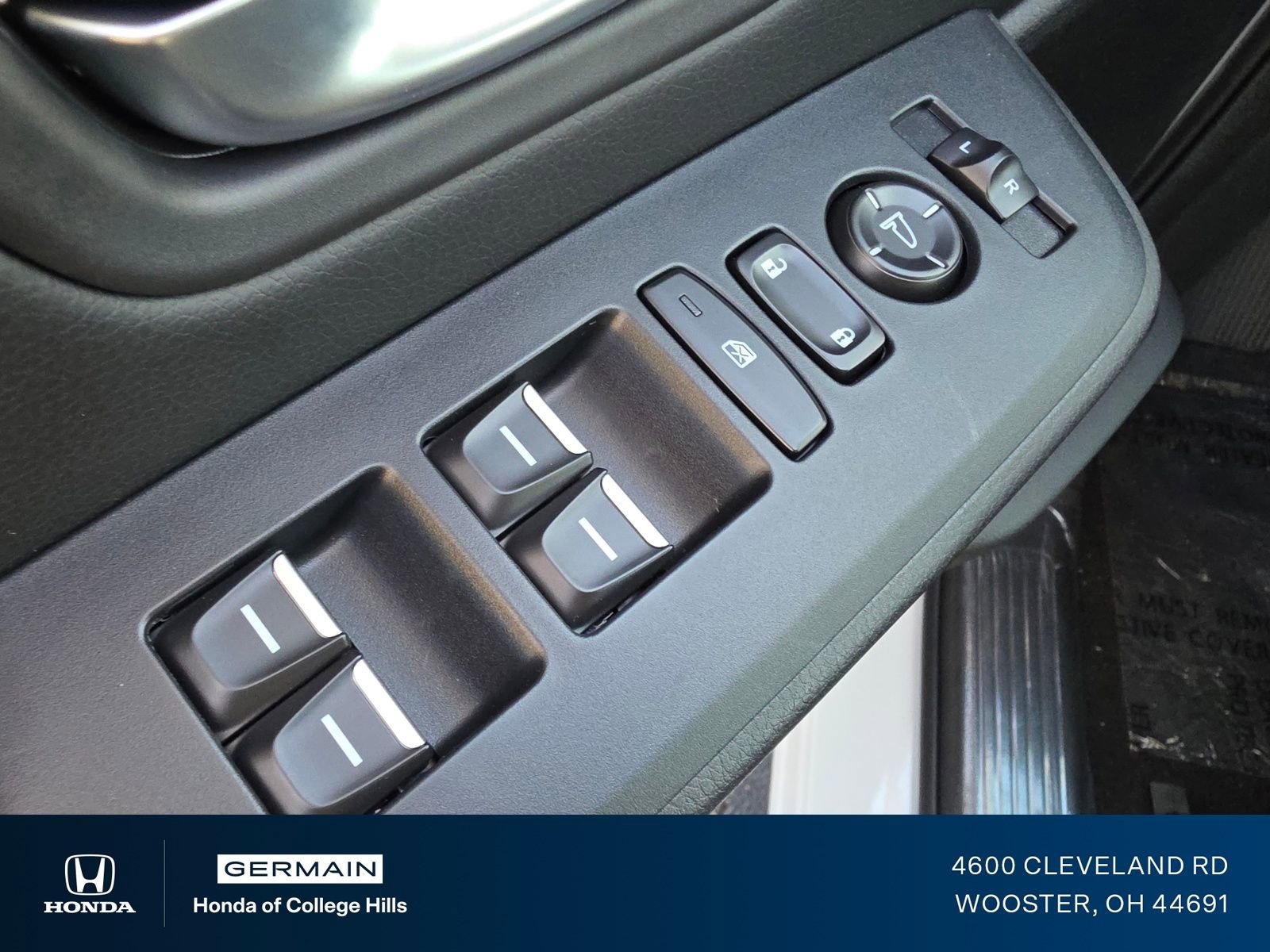 New 2025 Honda Pilot Touring image 8