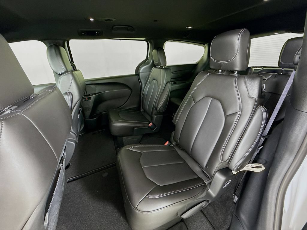 Used 2025 Chrysler Pacifica Select FWD image 23