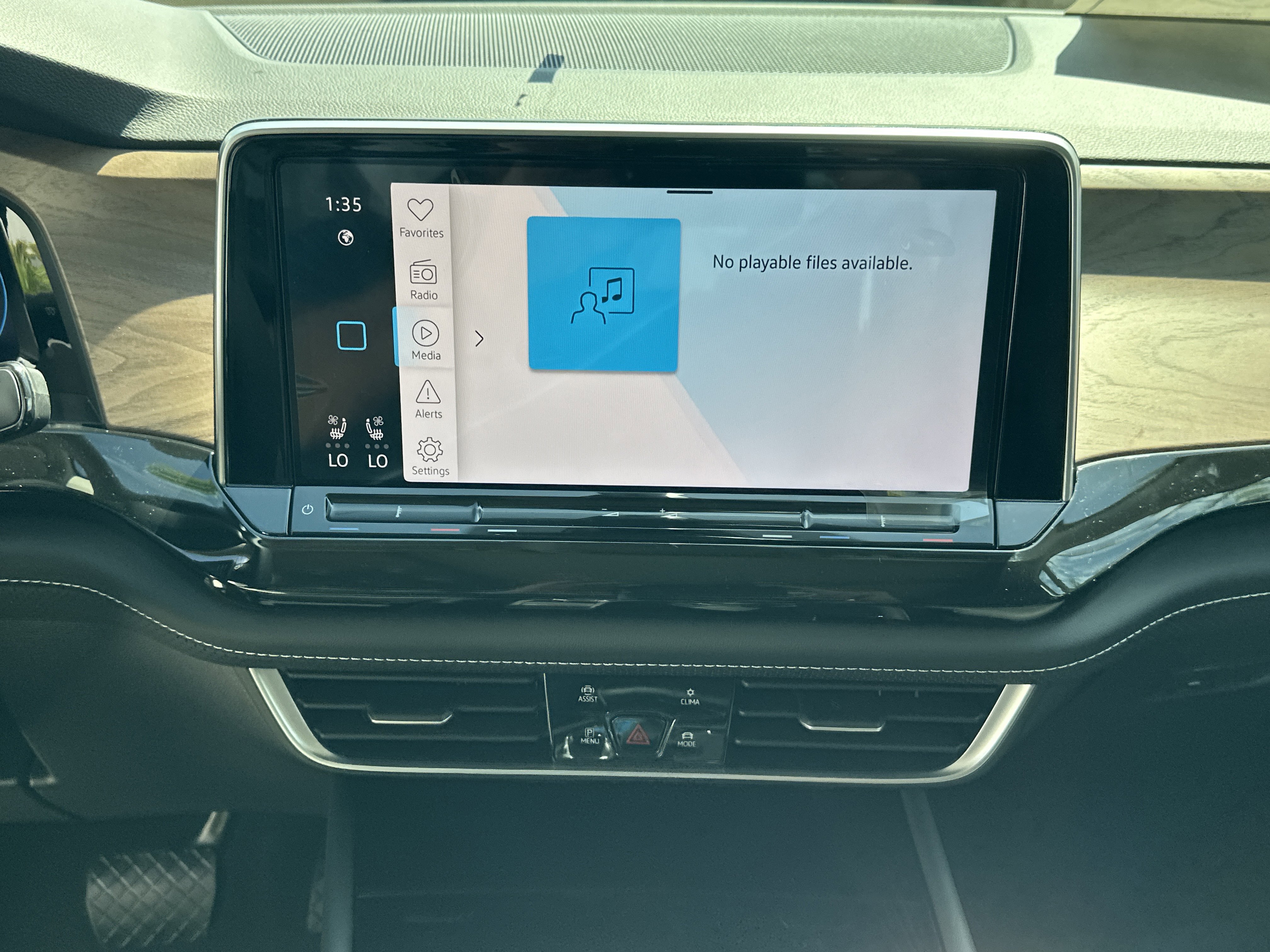 New 2026 Volkswagen Atlas SE image 17