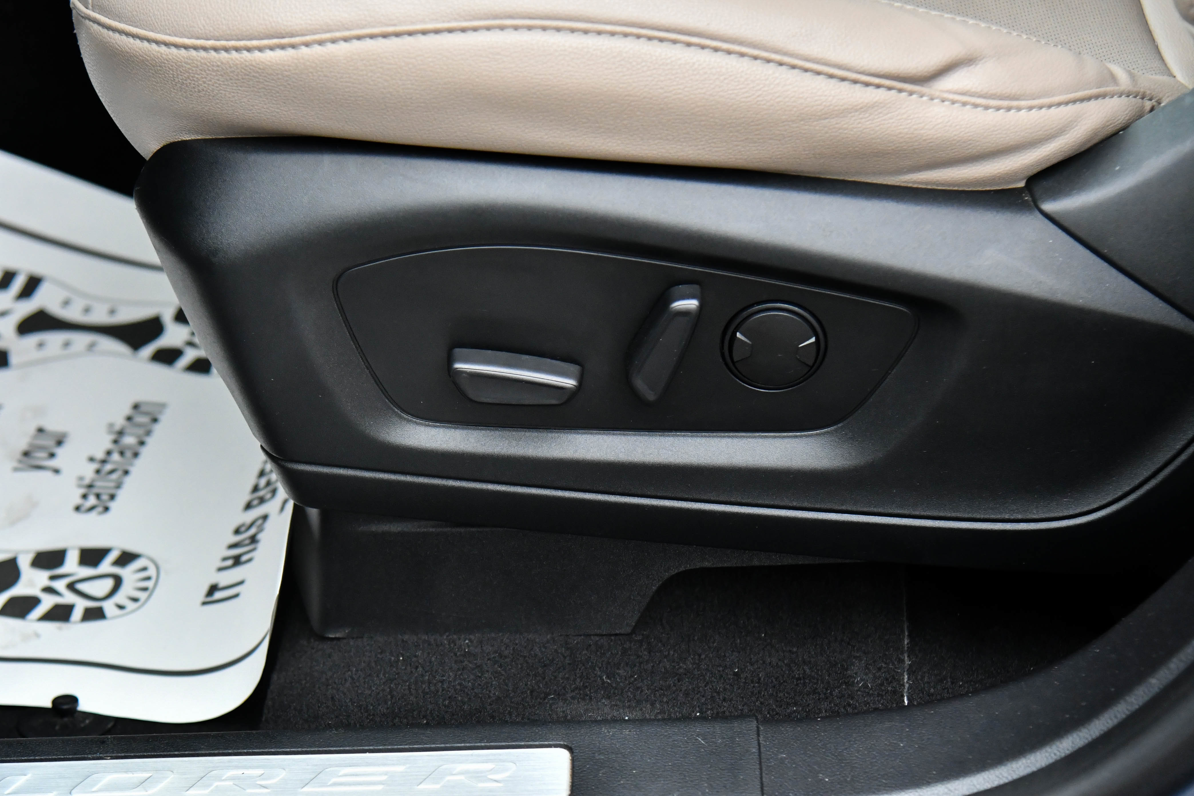 Used 2021 Ford Explorer Limited w/ Equipment Group 301A image 17