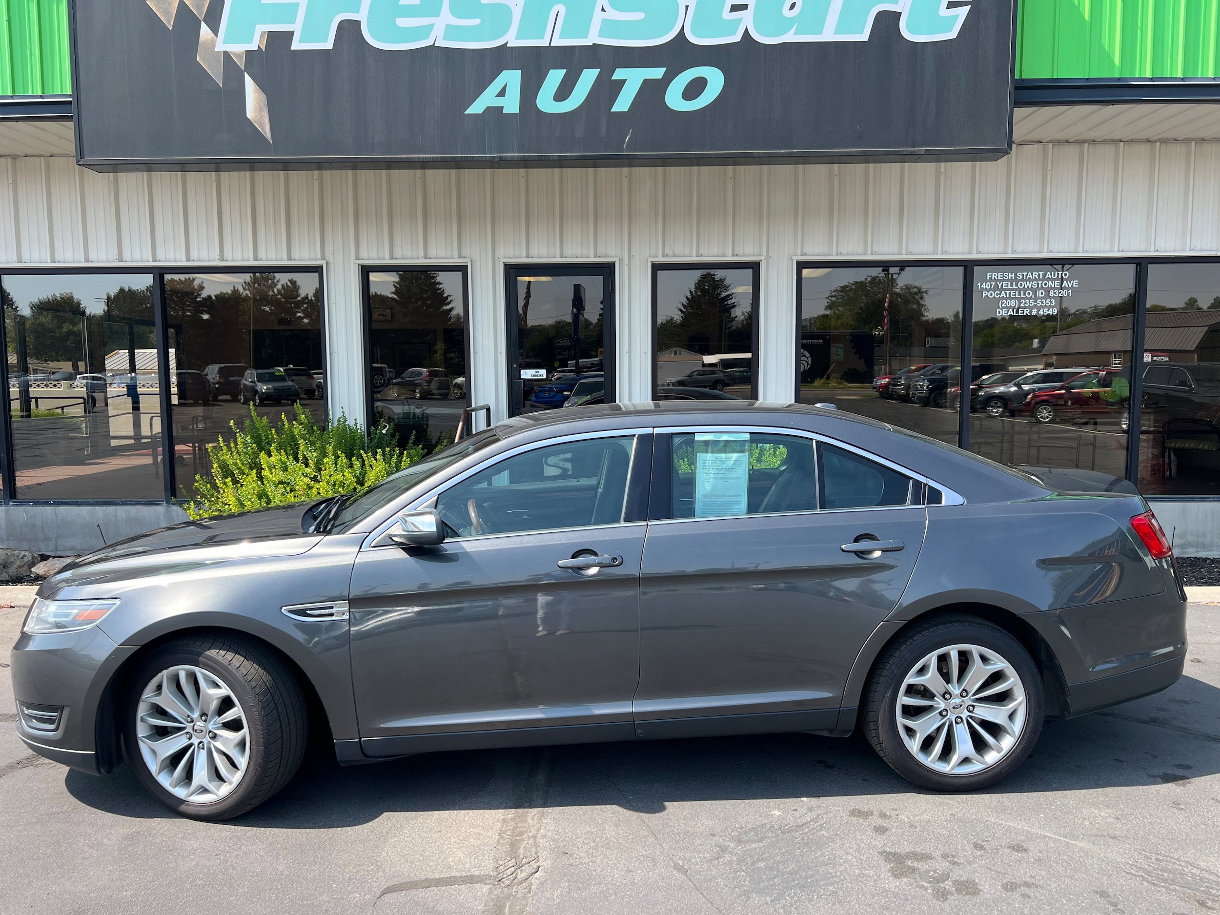 Used 2018 Ford Taurus Limited FWD image 1