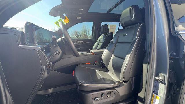 Used 2022 Cadillac Escalade Premium Luxury image 16