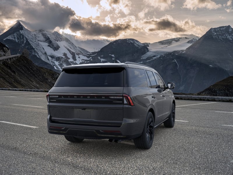 New 2026 Lincoln Navigator Reserve w/ Jet Appearance Package AWD/4WD image 8