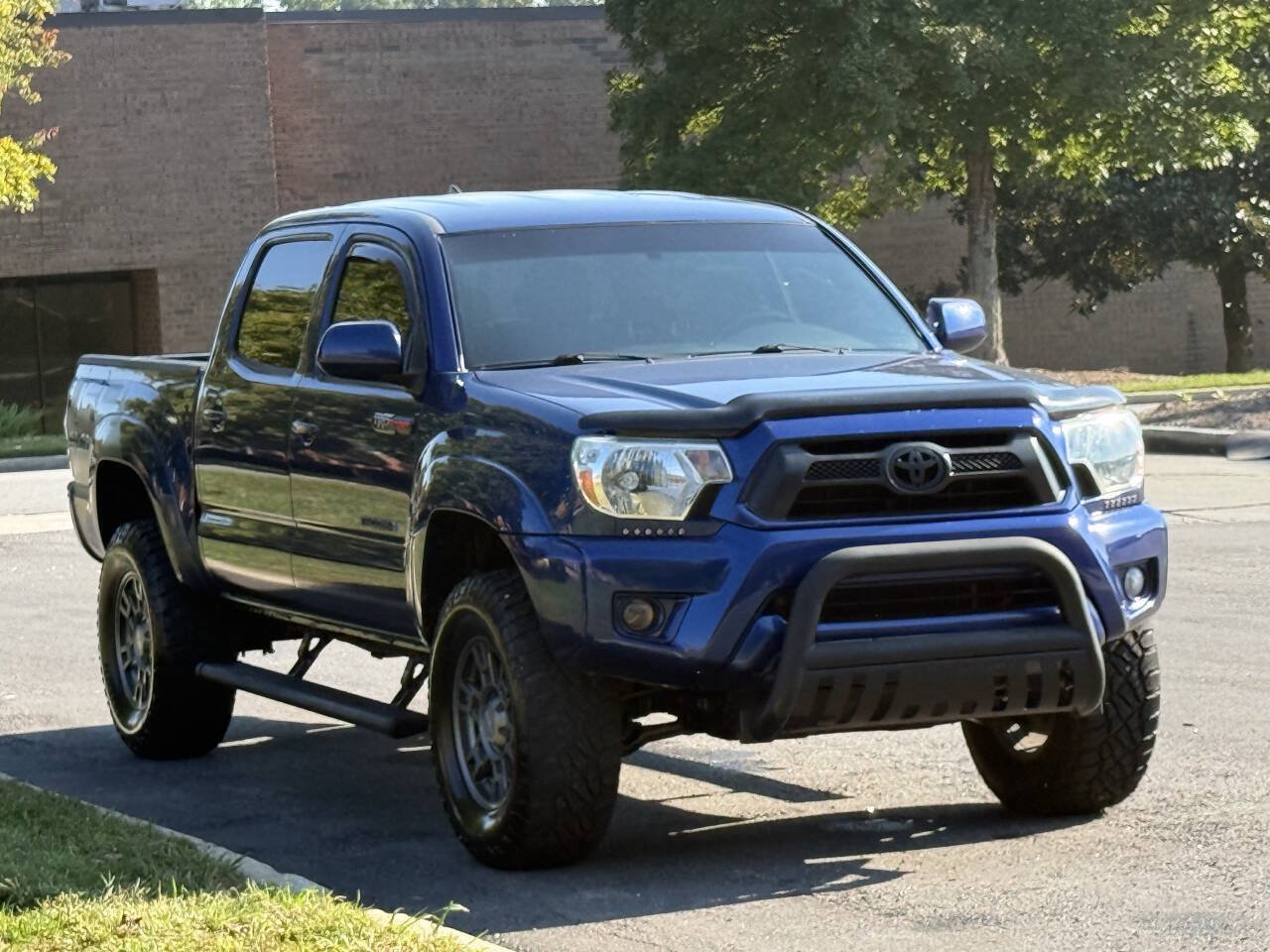 Used 2015 Toyota Tacoma 4x4 Double Cab w/ TRD Off-Road Package image 3