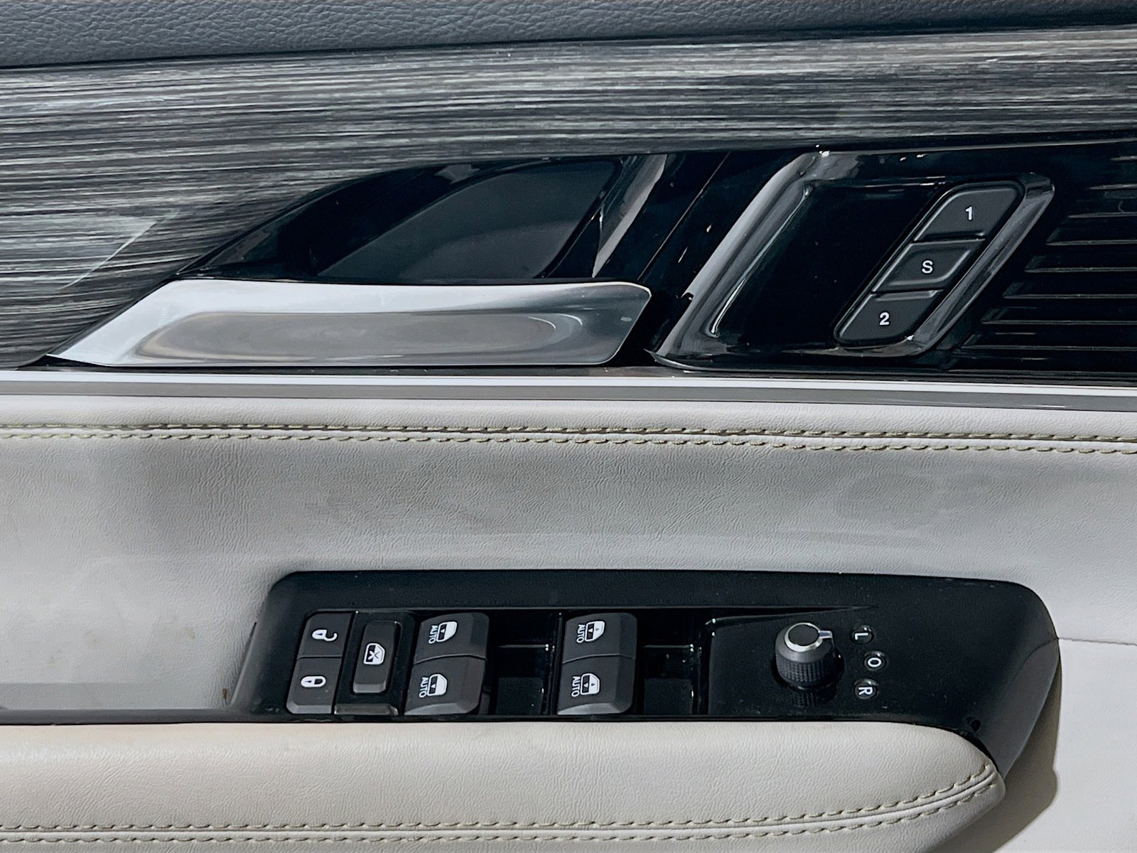 Used 2022 Jeep Wagoneer Series II RWD image 14
