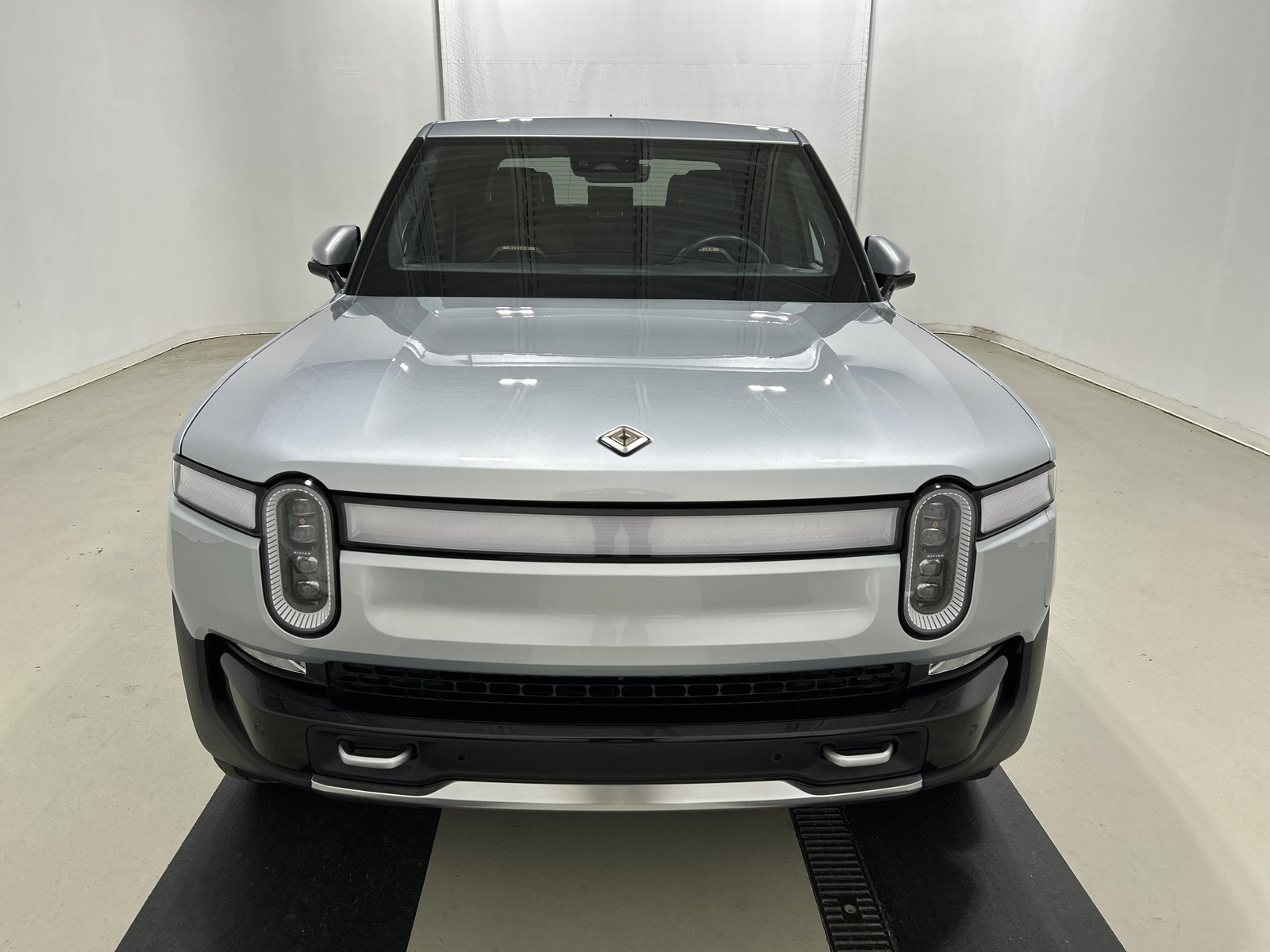 Used 2024 Rivian R1T Adventure AWD/4WD image 8