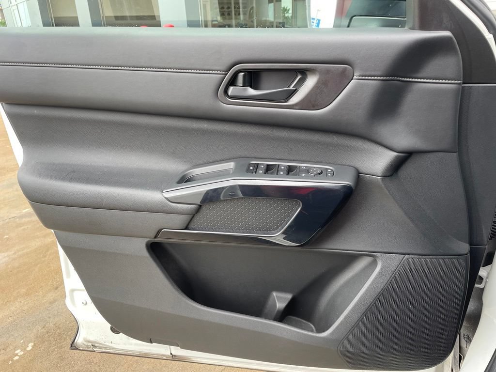 Certified 2024 Nissan Pathfinder S FWD image 9
