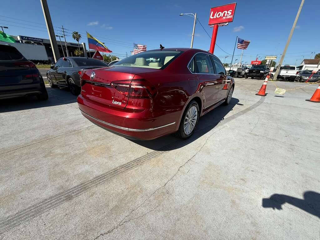 Used 2017 Volkswagen Passat 1.8T SE FWD image 2