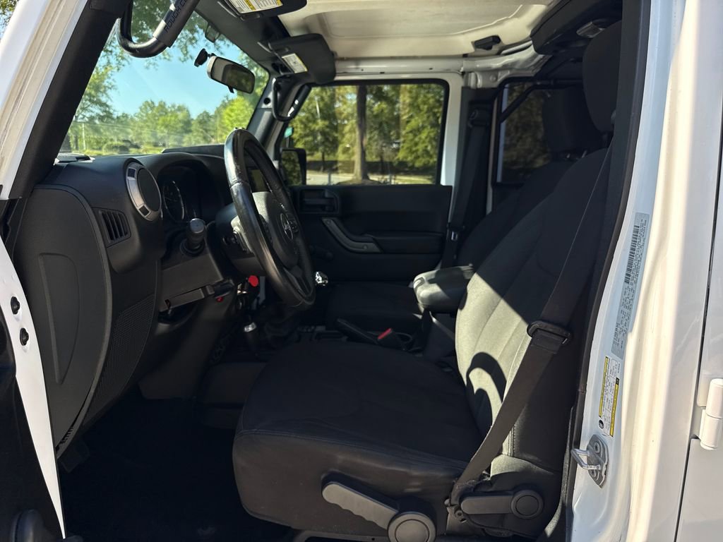 Used 2016 Jeep Wrangler Unlimited Sport w/ Connectivity Group AWD/4WD image 12