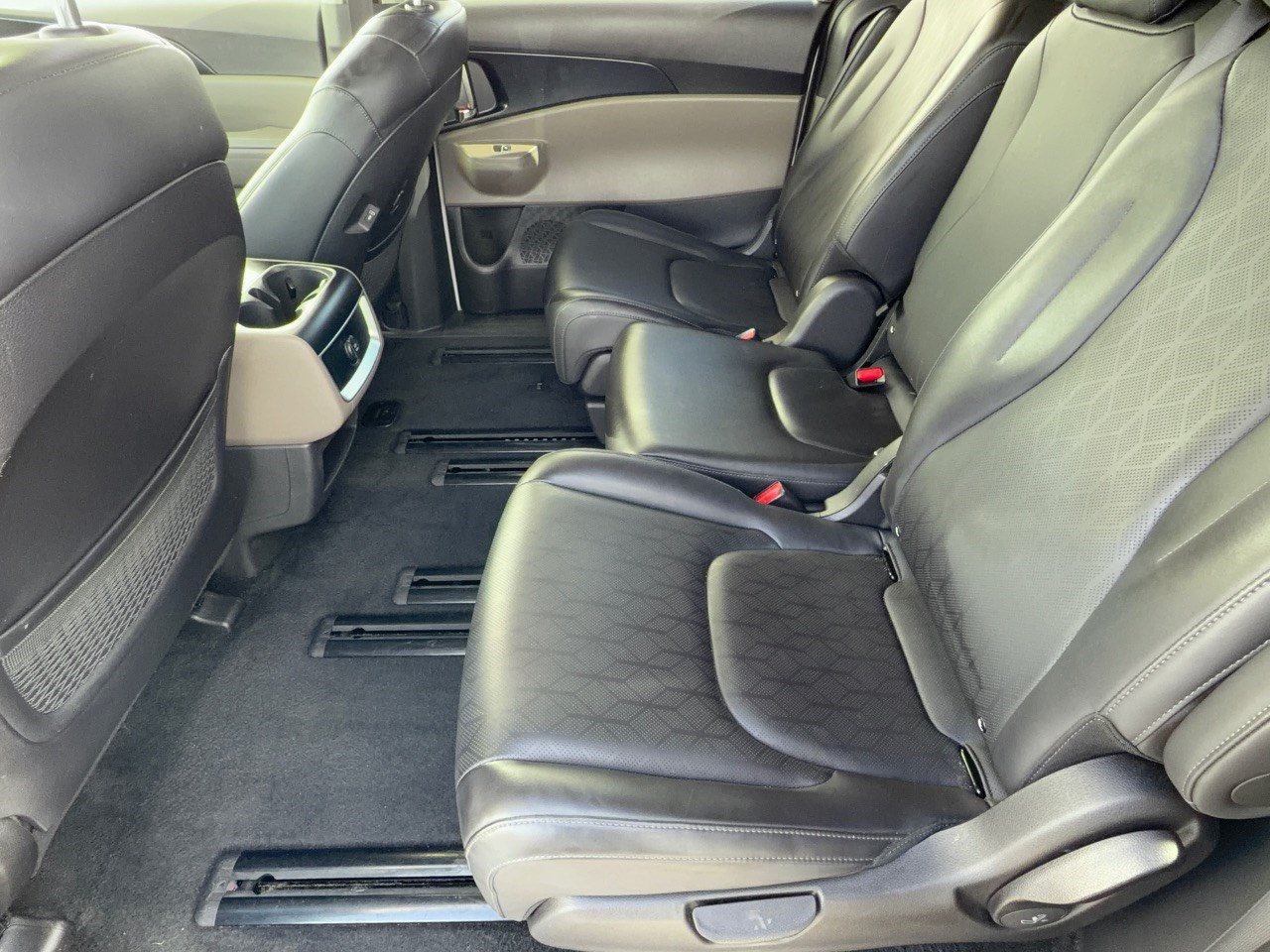Used 2026 Kia Carnival FWD image 25
