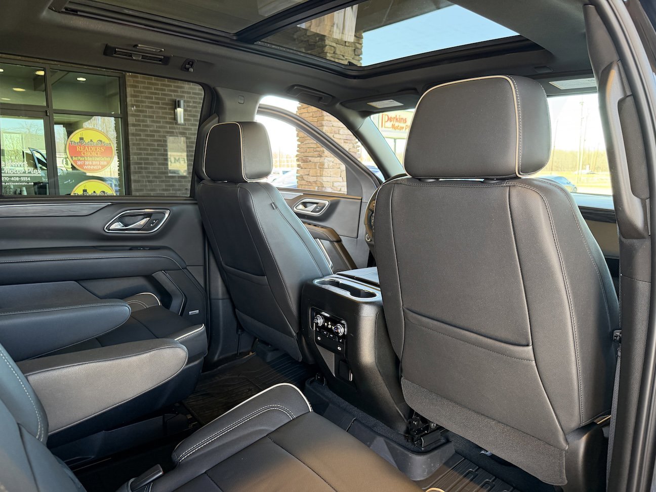 Used 2023 GMC Yukon XL SLT w/ SLT Luxury Package image 35