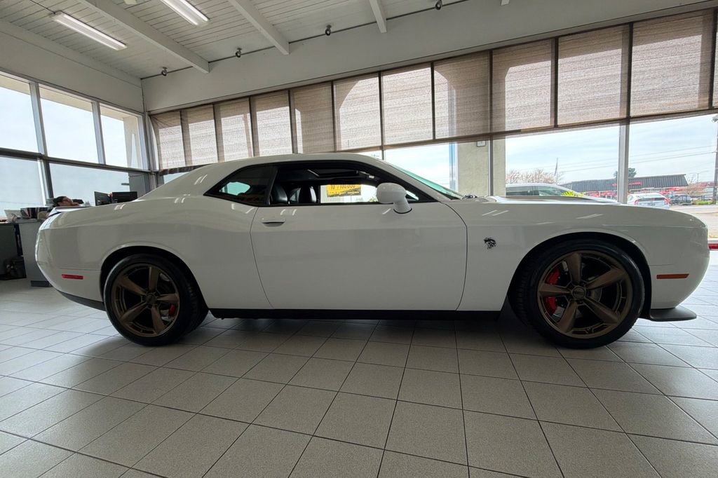Used 2016 Dodge Challenger SRT Hellcat image 3