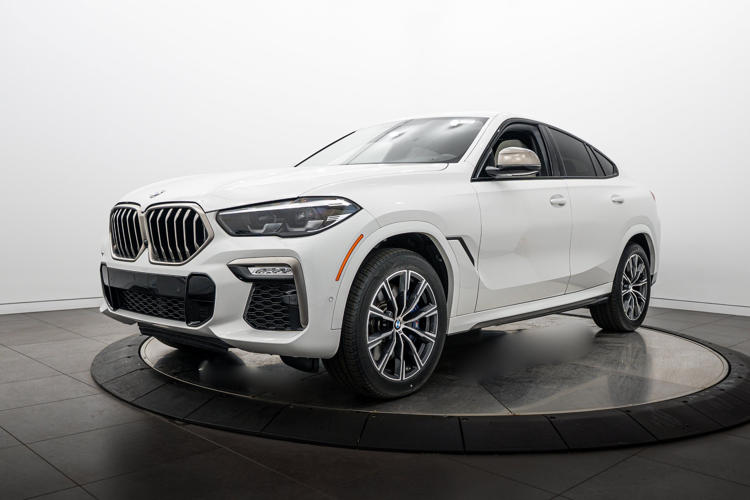 Used 2020 BMW X6 M50i w/ Luxury Seating Package AWD/4WD image 7